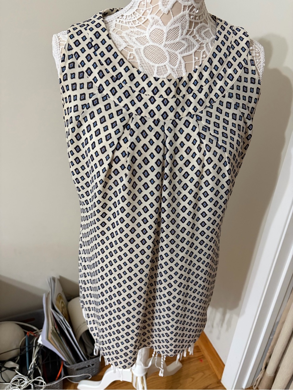 Women’s Blouse Bundle of 2 – Size Medium – White & Geometric Print - Picture 2 of 15